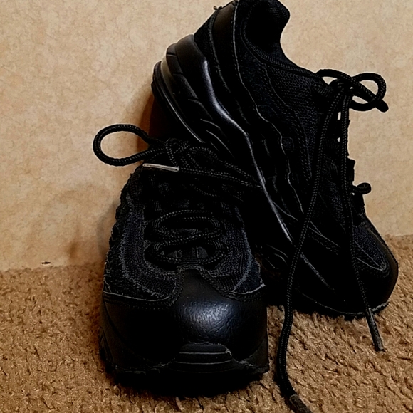 Shoes - Picture 1 of 4